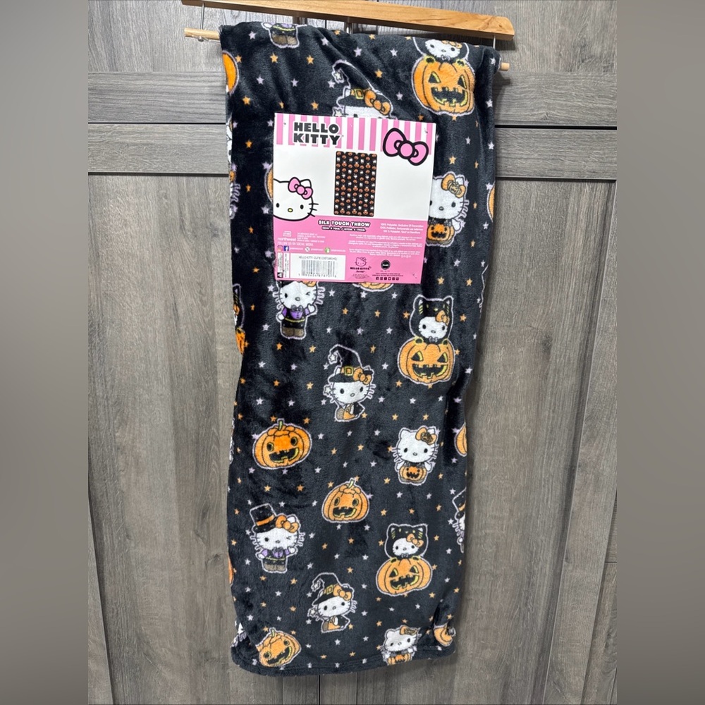 New Hello Kitty Halloween Cutie Costume 50" x 70" Black Plush Throw Blanket